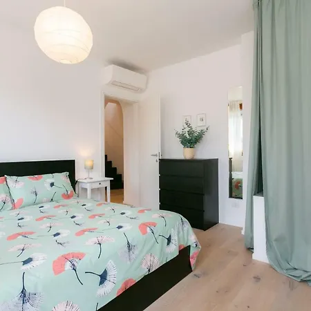 Spacious House With Garden In Isola *