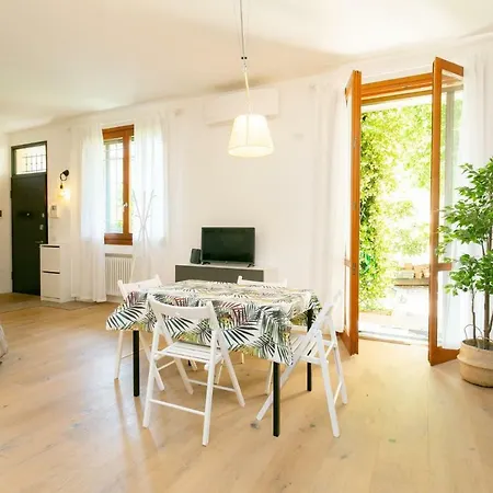 Apartament Spacious House With Garden In Isola