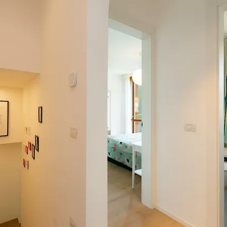 Spacious House With Garden In Isola * Mediolan