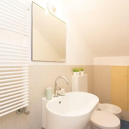 Spacious House With Garden In Isola Apartament