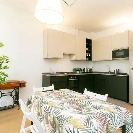 Apartament Spacious House With Garden In Isola Mediolan