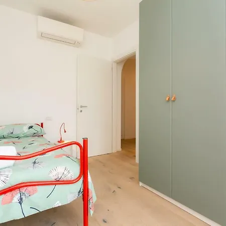 Apartament Spacious House With Garden In Isola Mediolan