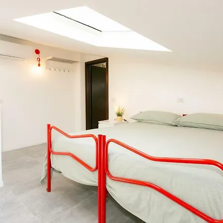 Spacious House With Garden In Isola Apartament Mediolan