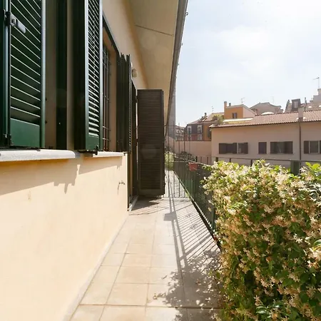 Spacious House With Garden In Isola