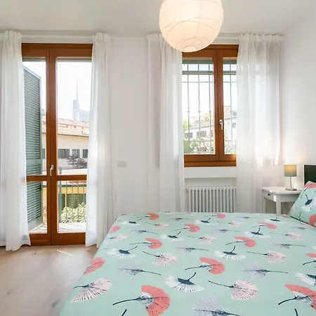 Spacious House With Garden In Isola Apartament Mediolan