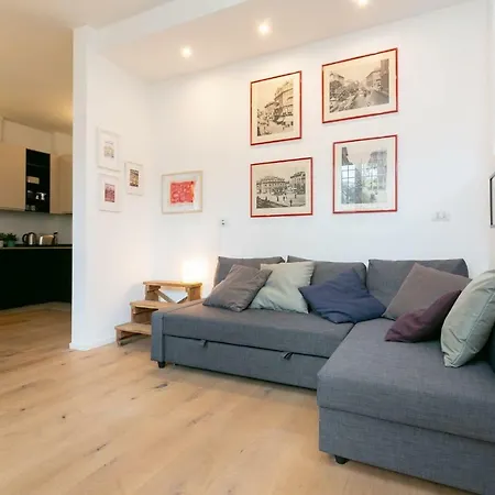 Spacious House With Garden In Isola Apartament Mediolan